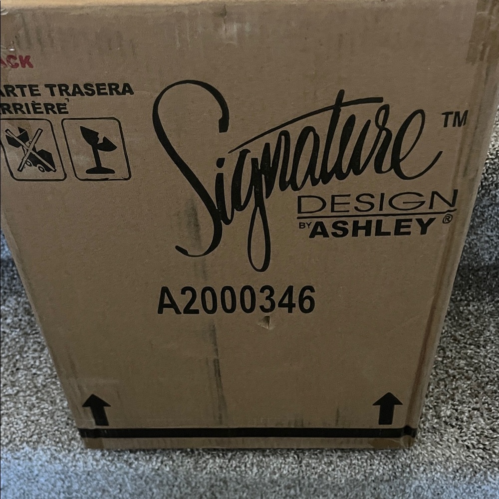 Signature Design by Ashley set of Lathern